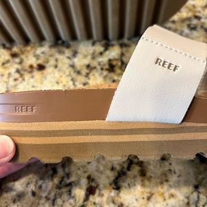Women’s Reef slide on sandals- size 9